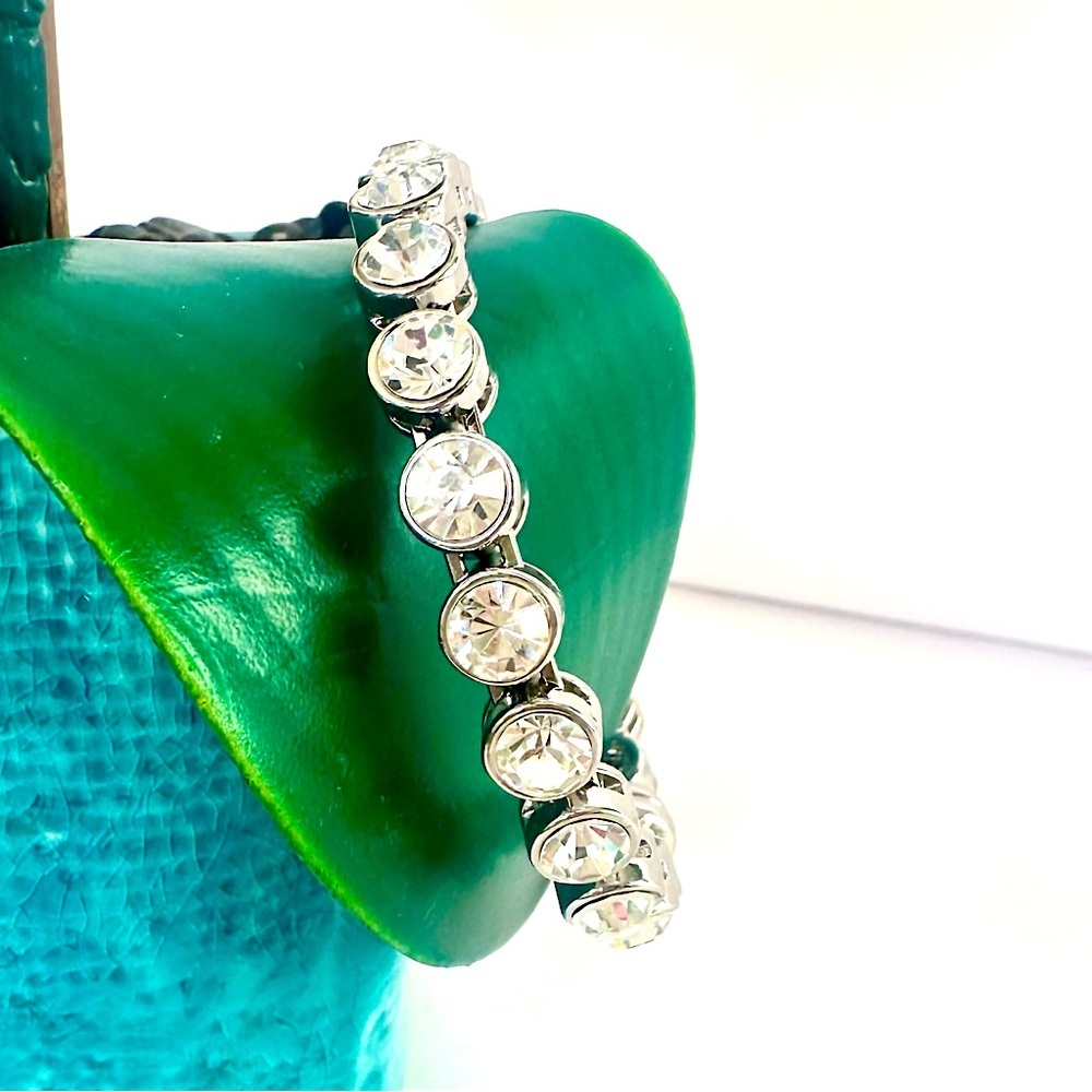 CHICO’s “Rasa” Silver & Crystal Magnetic Closure Bangle Bracelet NWT​ - Picture 15 of 15